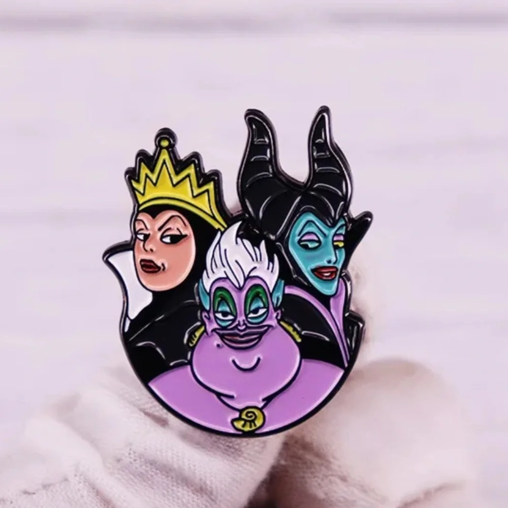 $4VILLAN PIN BROOCH. ENAMEL METAL. NEW. $4 IF BUNDLED - Picture 3 of 15